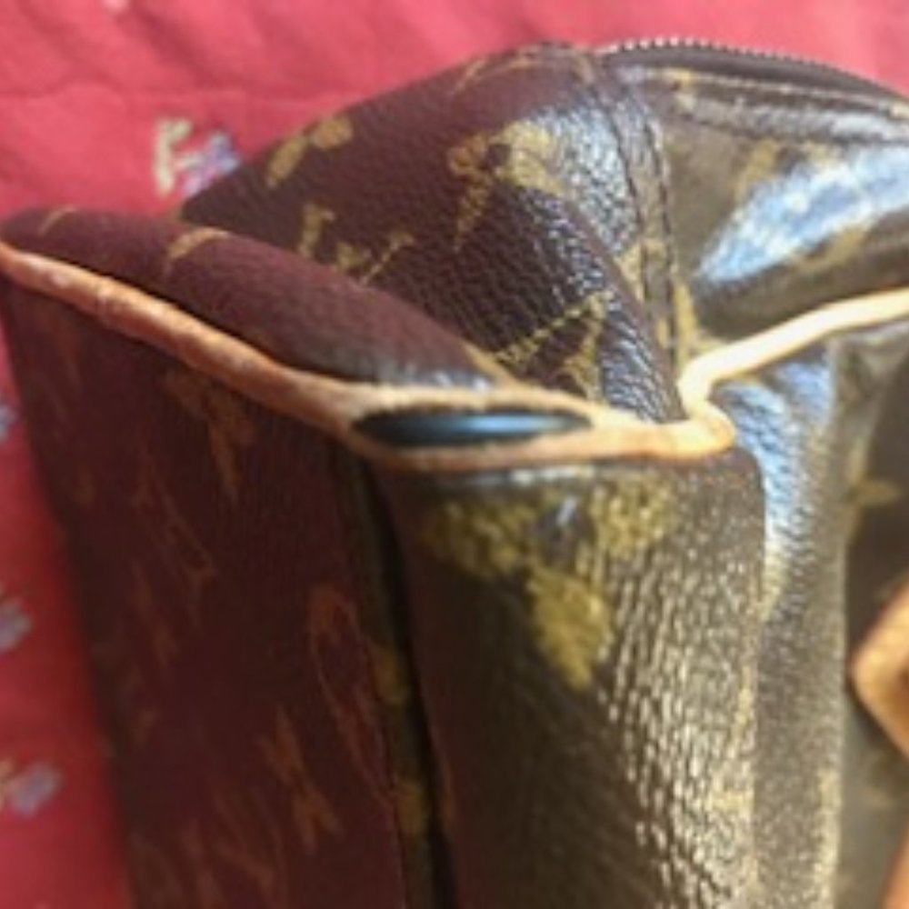 Louis Vuitton Handbag. - Picture 6 of 8